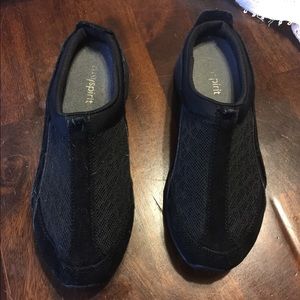 Easy Spirit black clogs